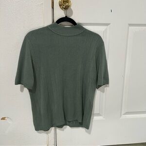 Green shortsleeved blouse.